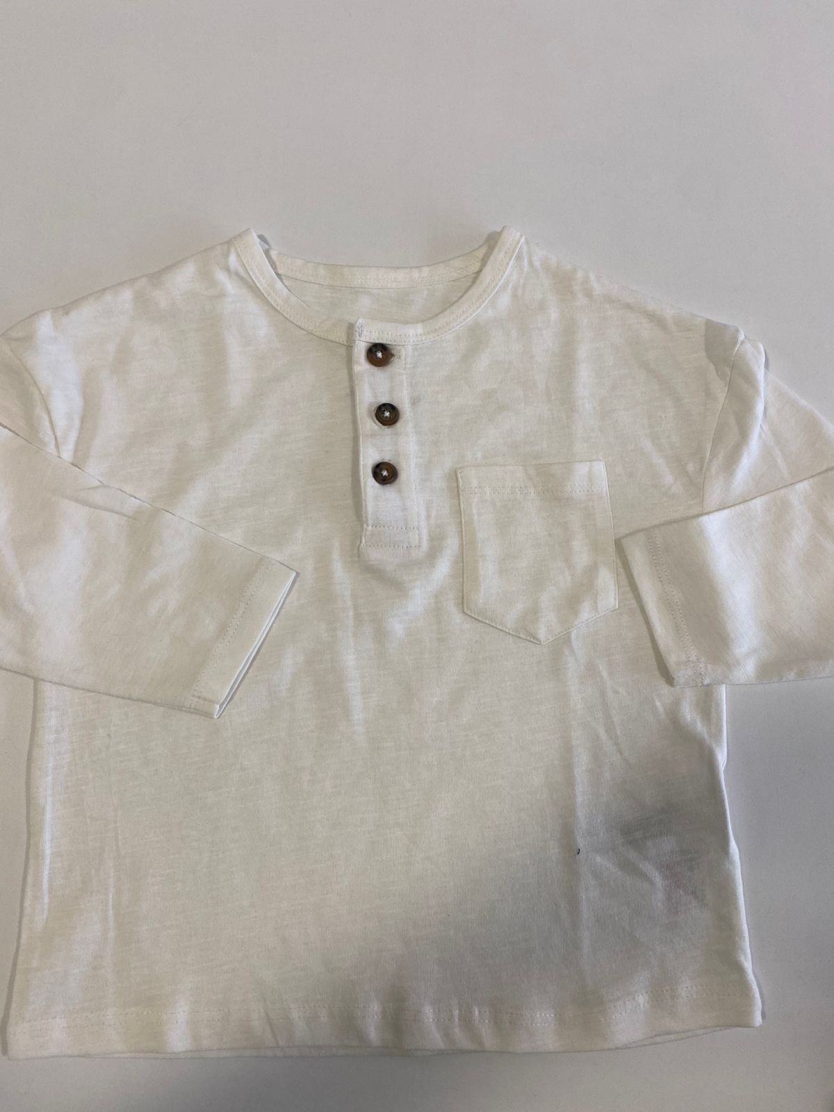 Camiseta com Botão
