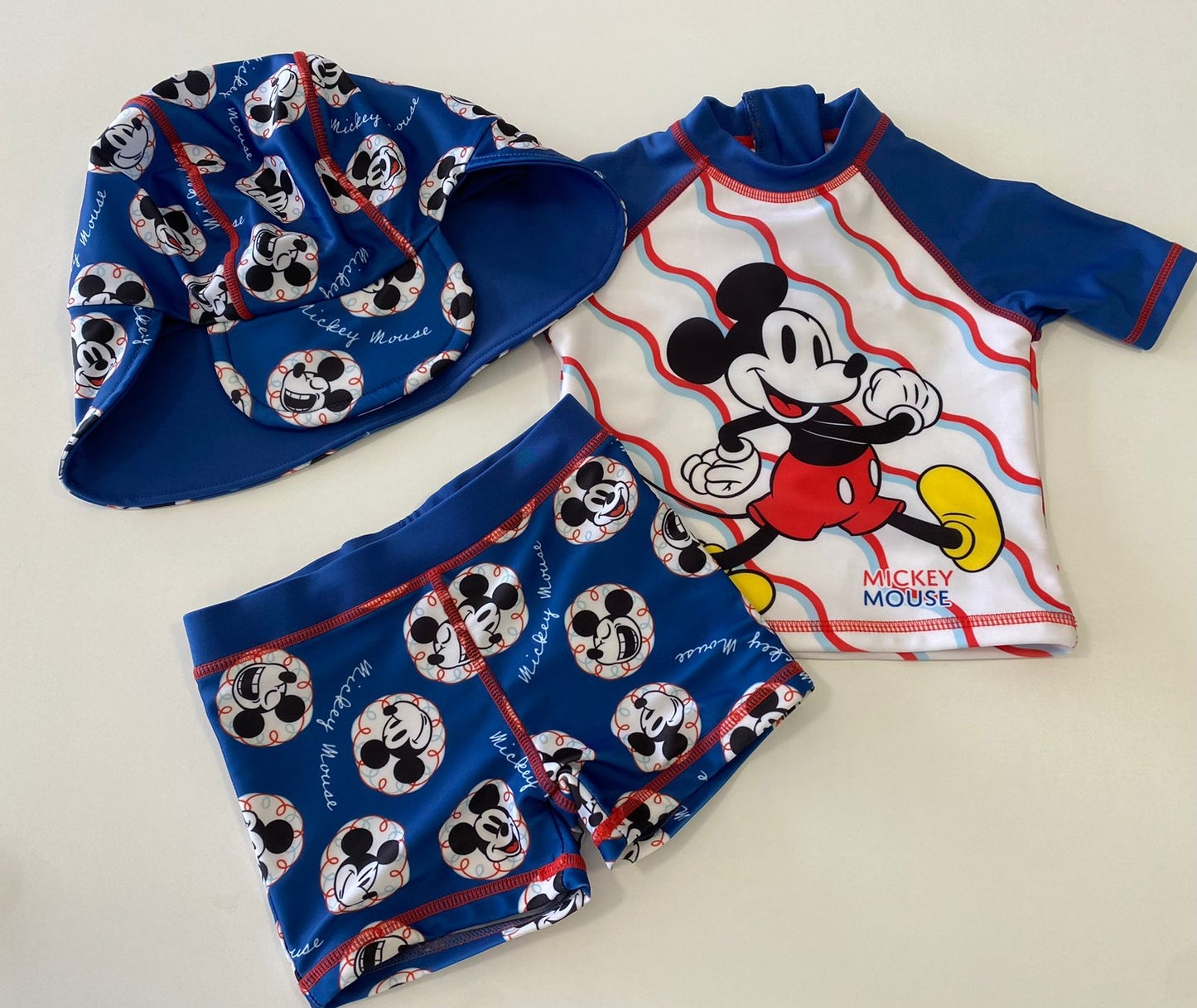 Conjunto Camiseta Manga Longa e Sunga e Chapéu