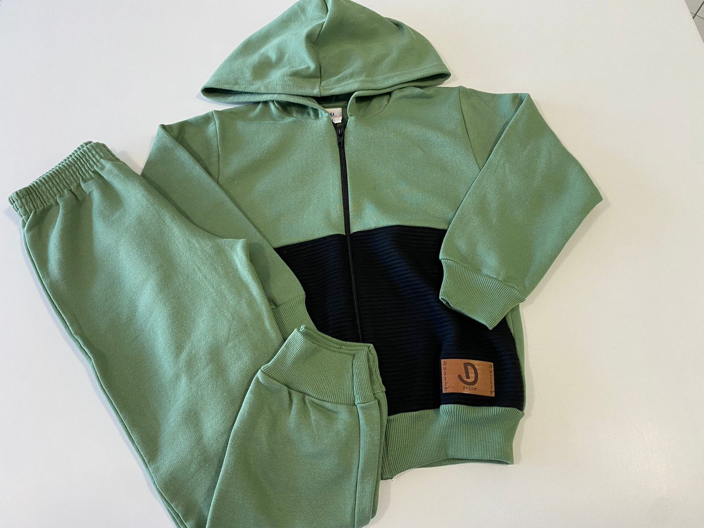 Conjunto Moletom Verde e Preto