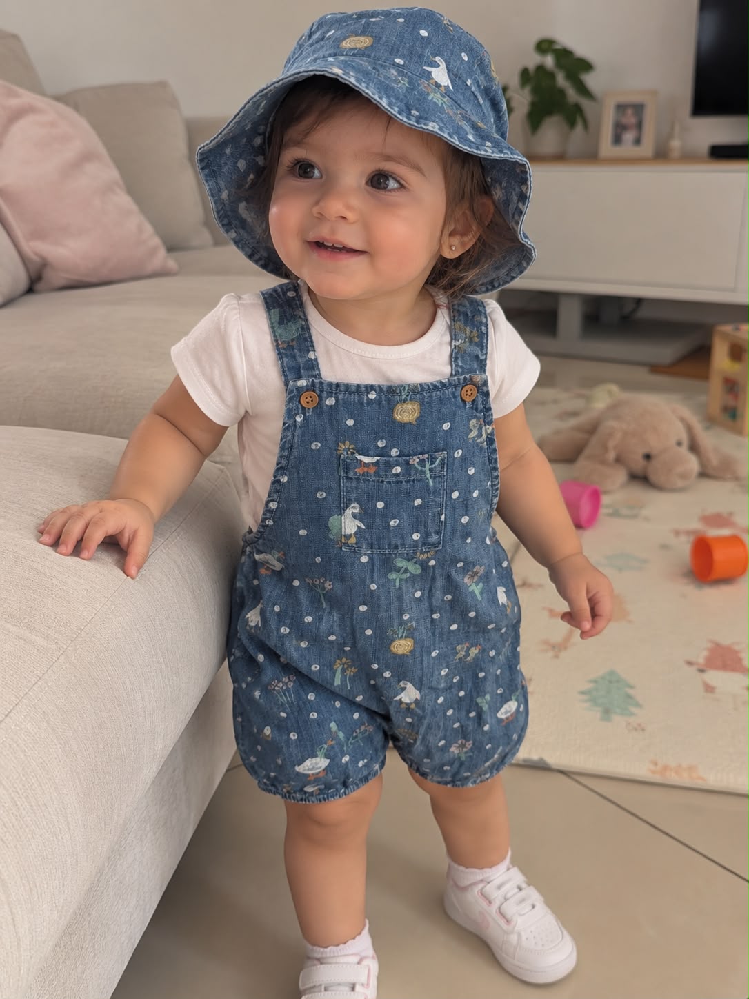 Jardinira Jeans com chapeu