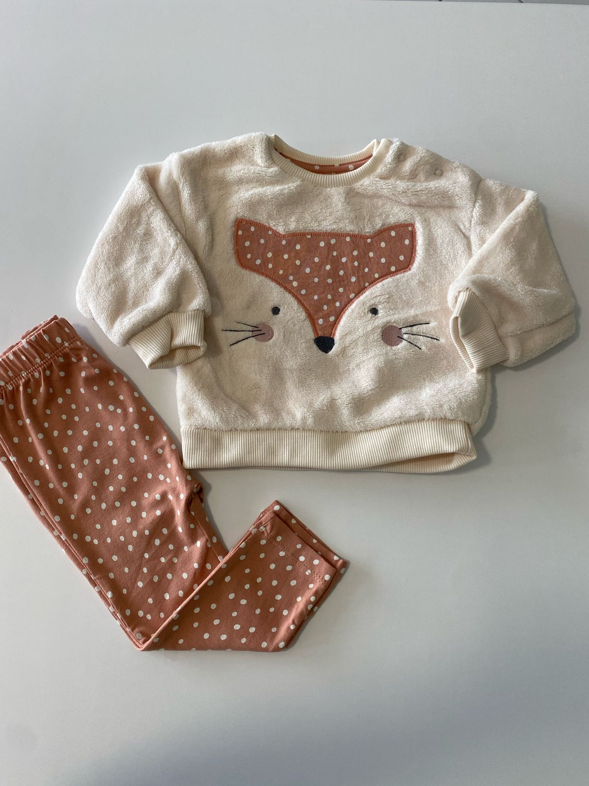 Conjunto de Blusa em Soft e Calça Legging