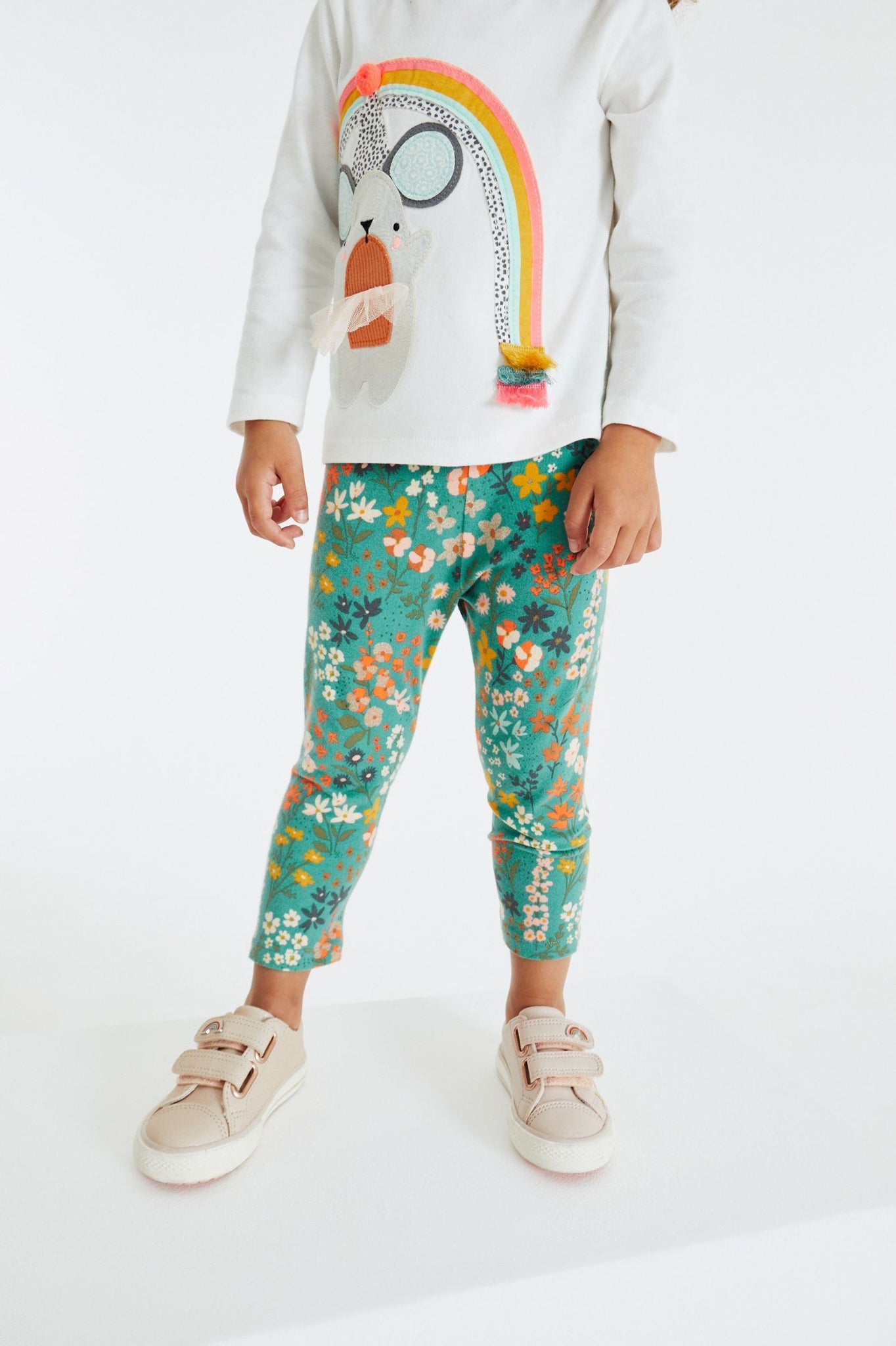 y Conjunto de Bichinho e Calça Floral