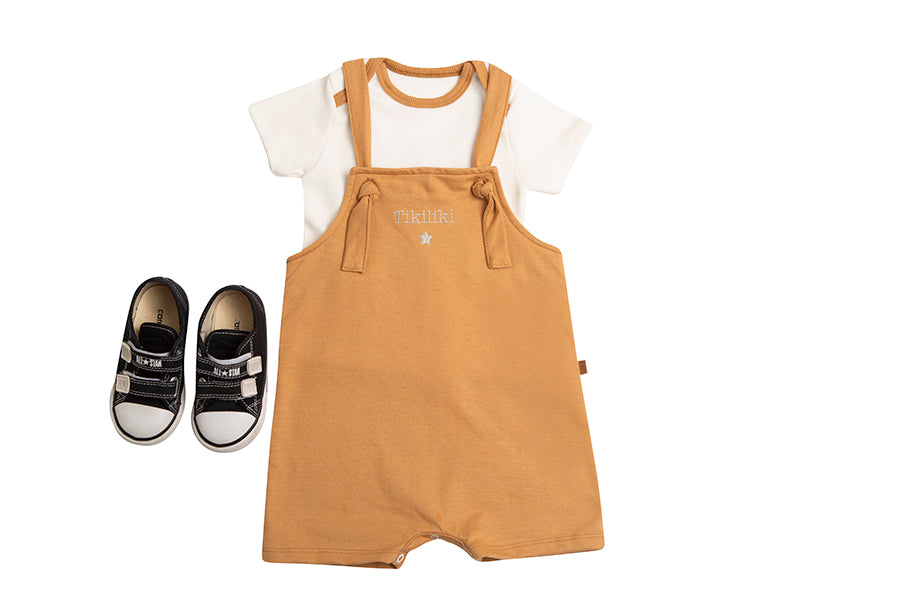 y Jardineira Tikiliki e Blusa