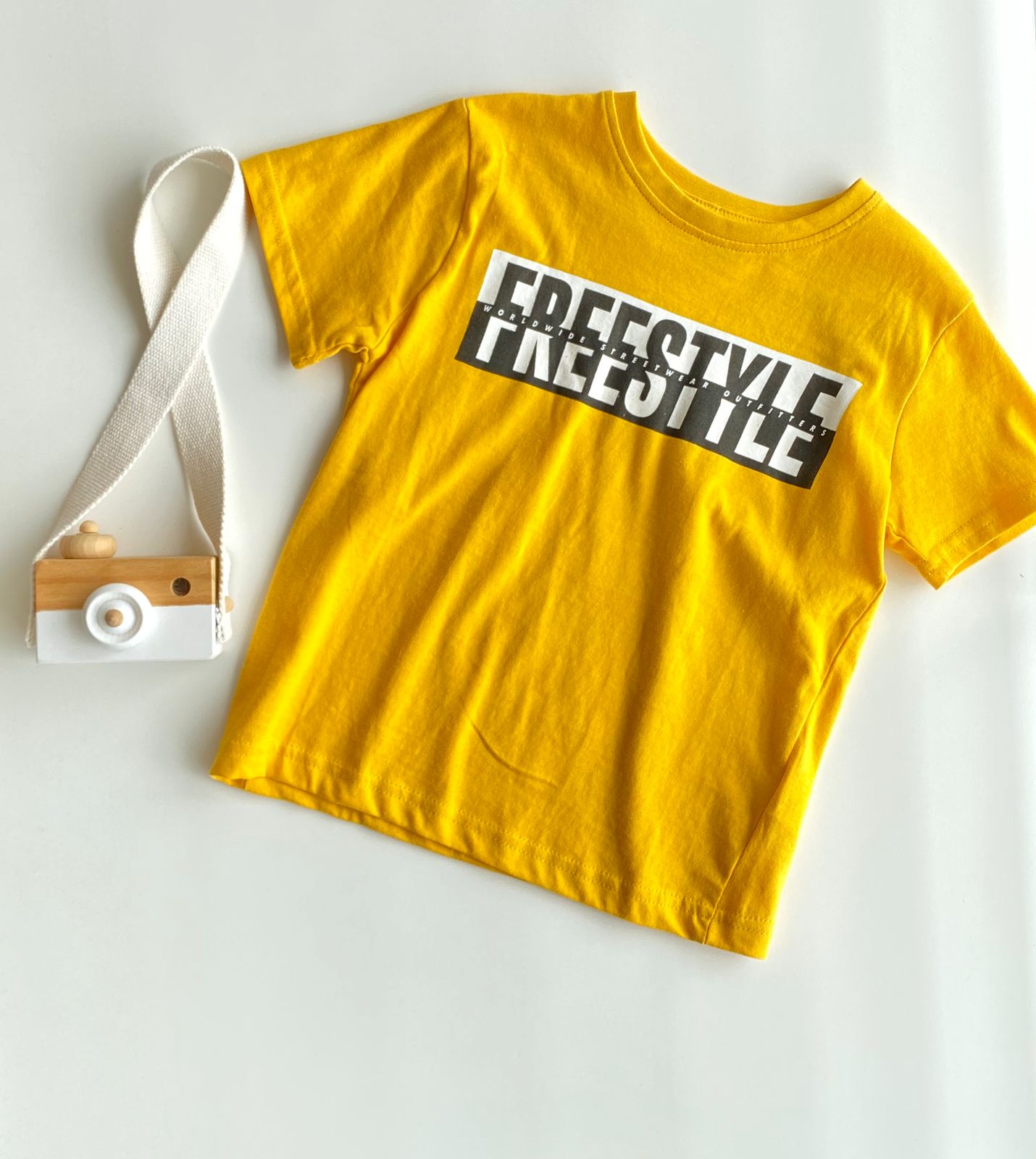 y Camiseta Amarela