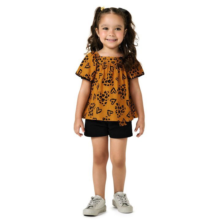 Conjunto de Blusinha e Shorts