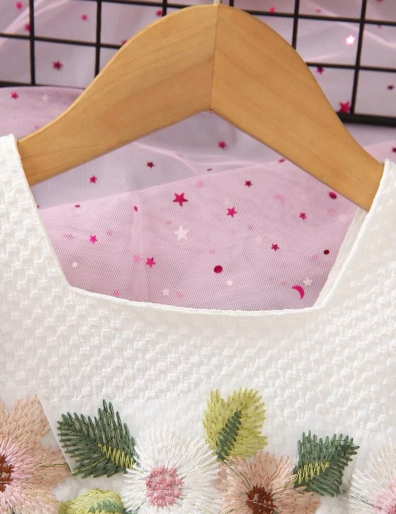 Vestido Branco com Flores