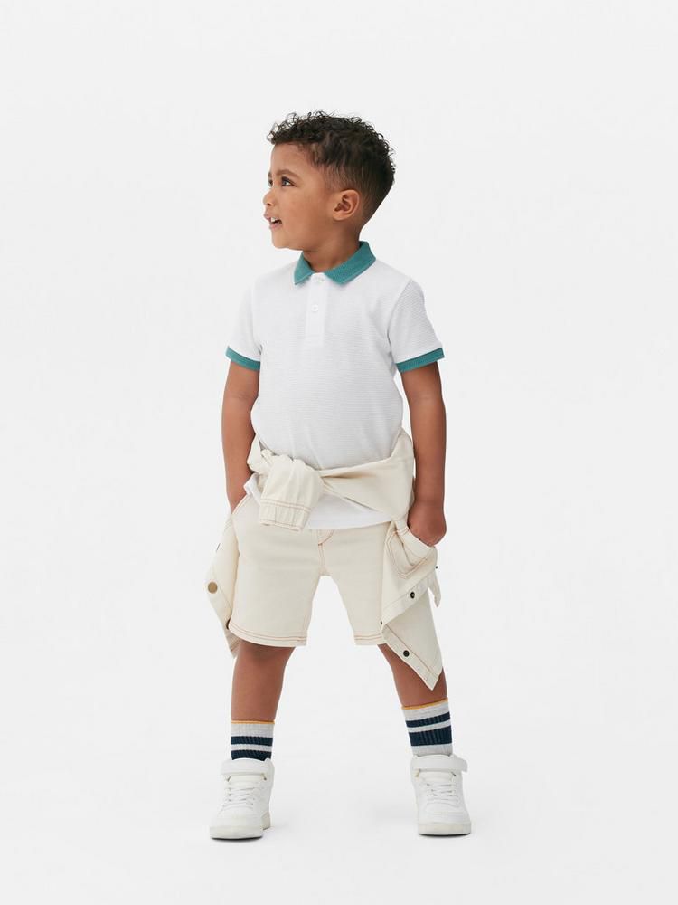 Camiseta Polo Branca com a Gola Verde