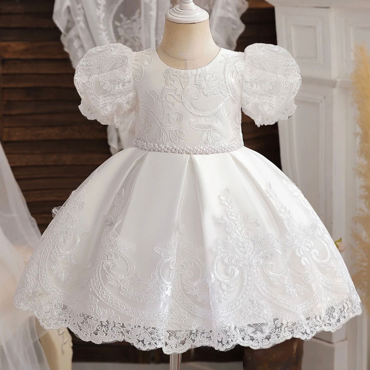 Vestido de Batizado com Perola Branca