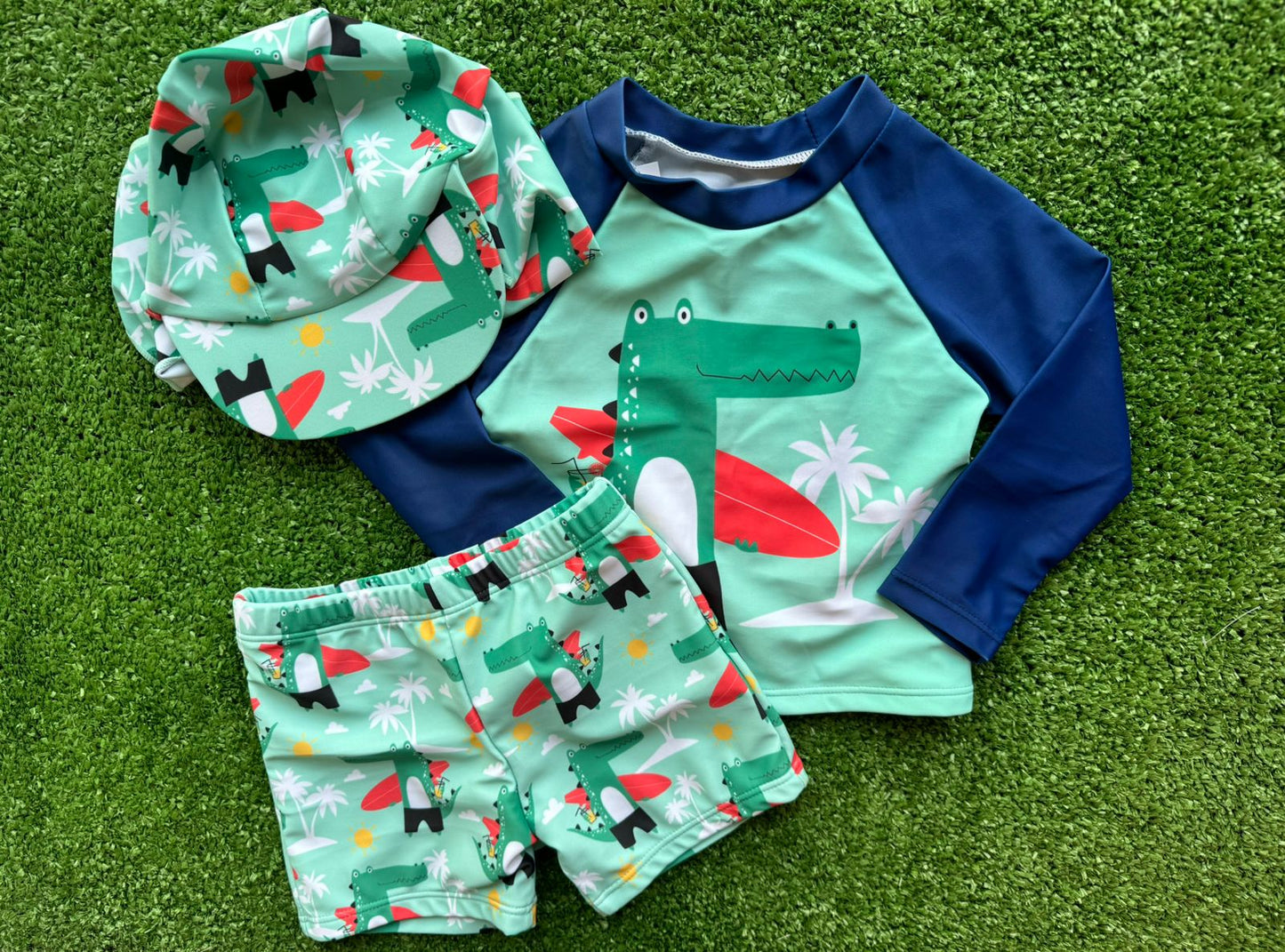 Conjunto Camiseta Manga Longa e Sunga e Chapeu