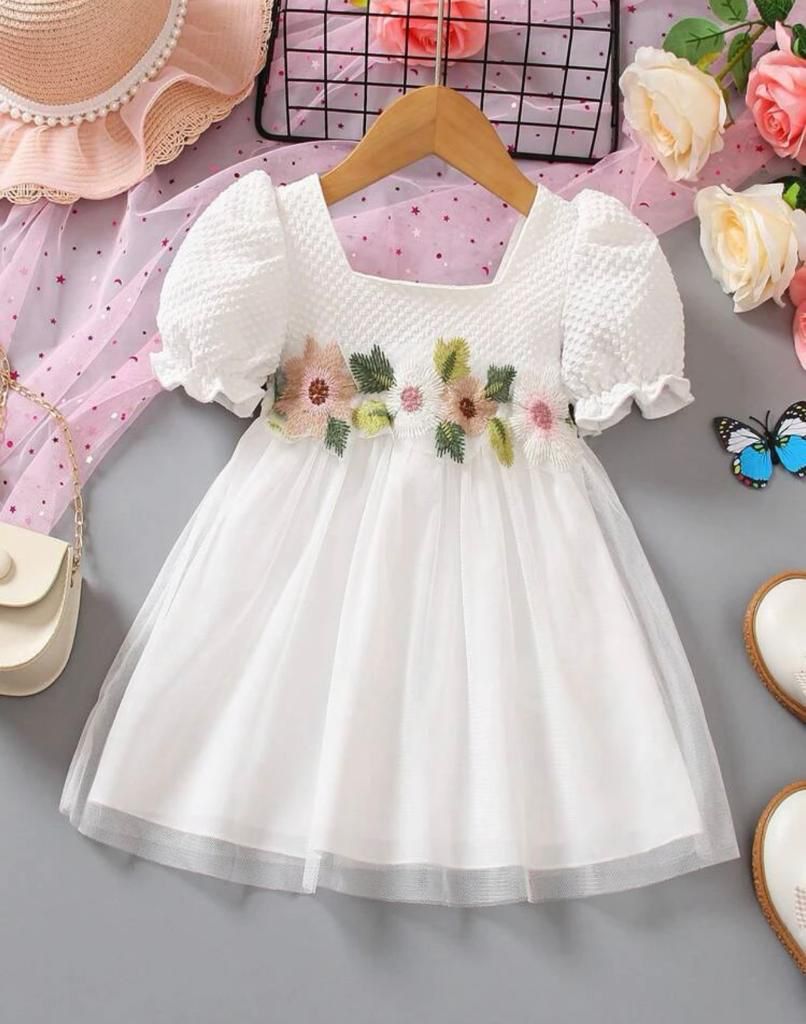 Vestido Branco com Flores