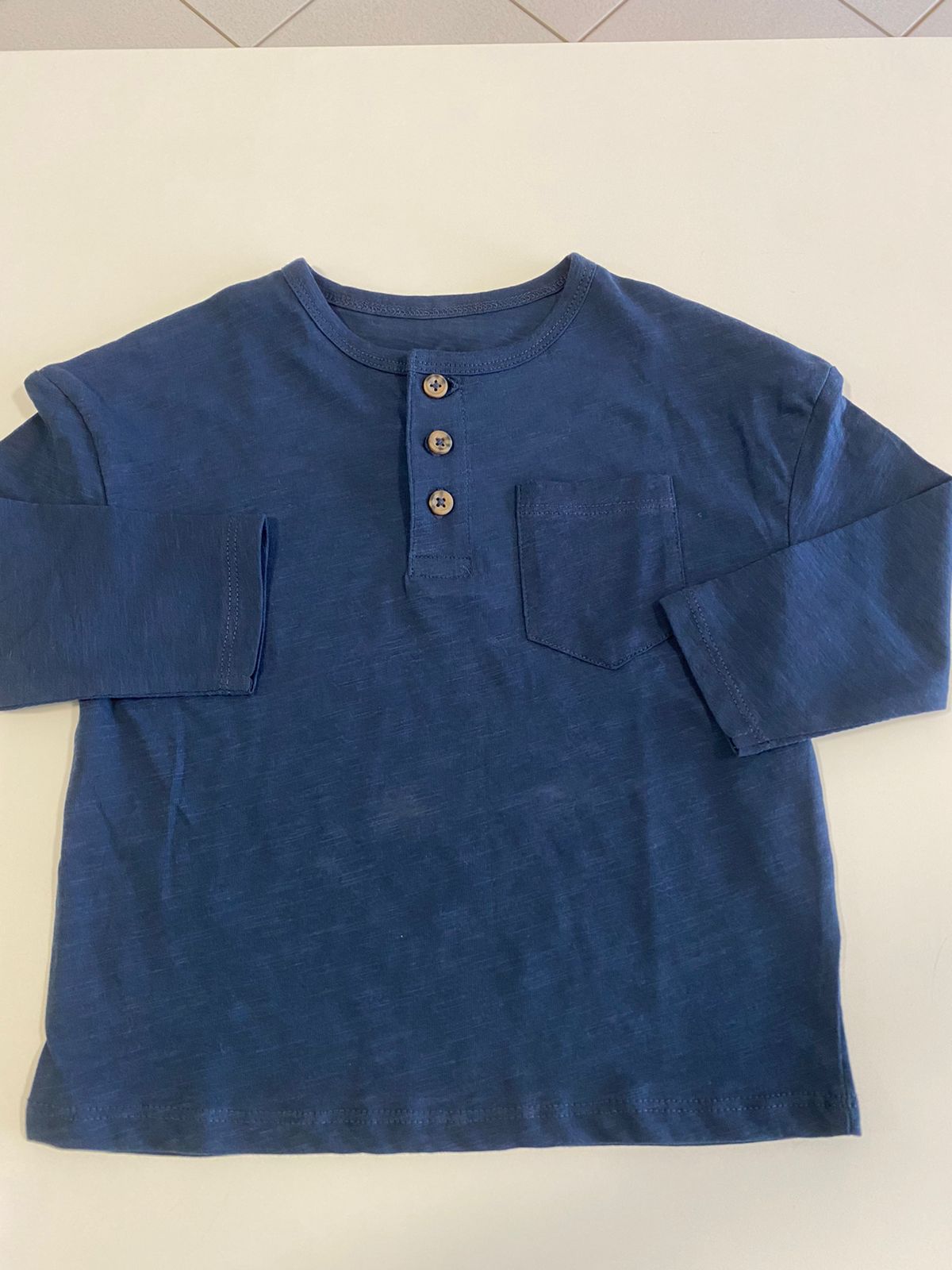 Camiseta com Botão