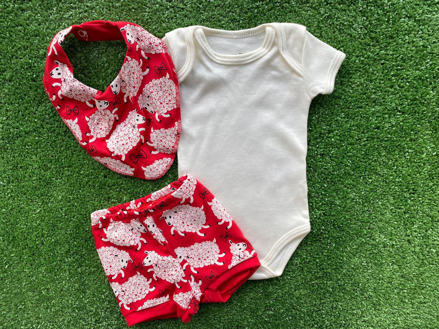 Conjunto de Body e Shorts e Babador