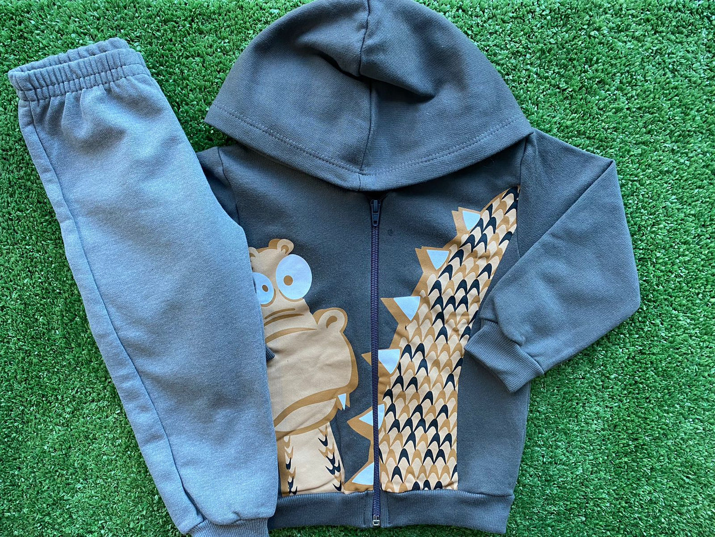 Conjunto Moletom Marrom e Cinza Com Ziper