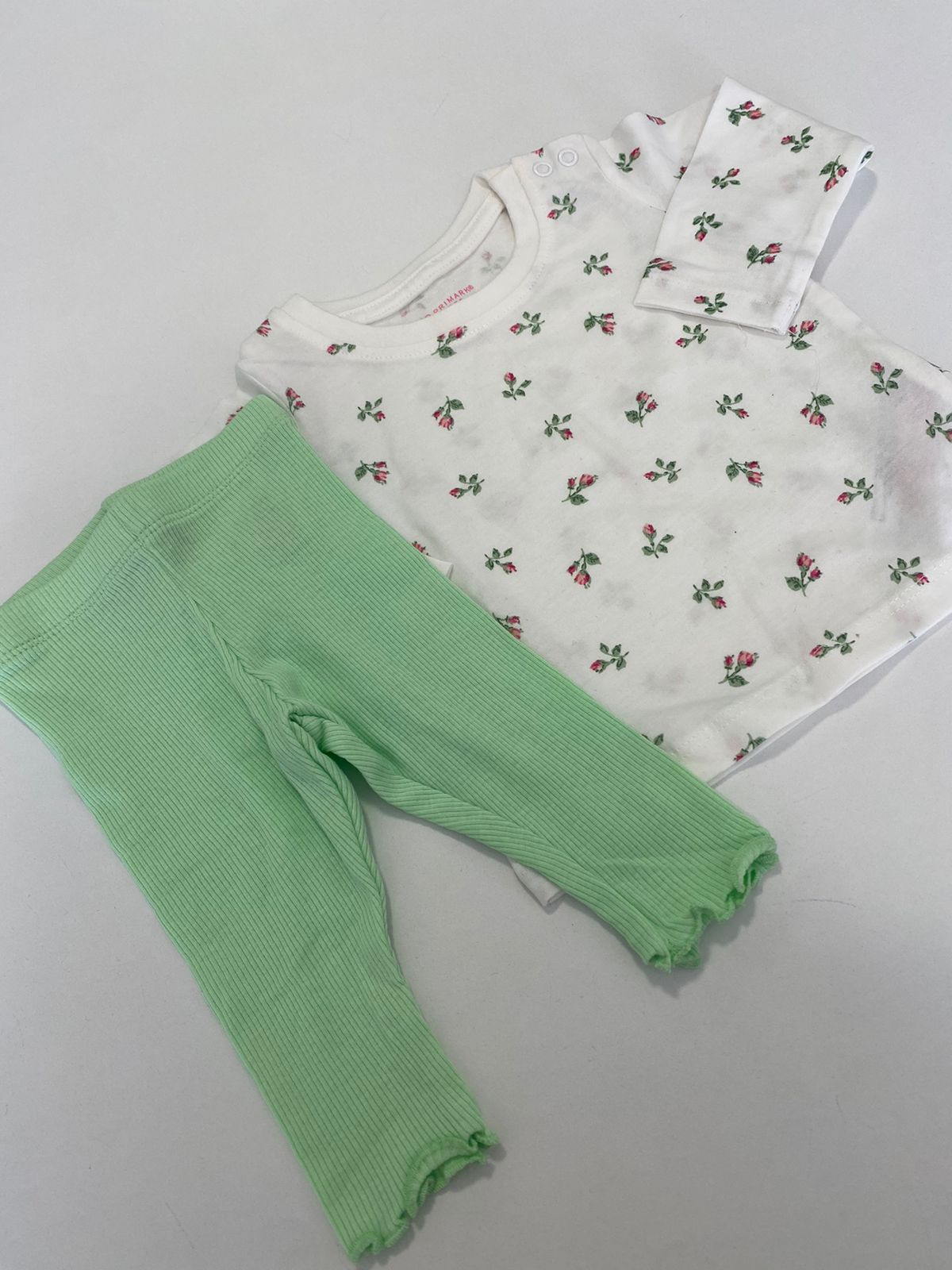 Conjunto Floral Calca Verde com Blusinha Florida