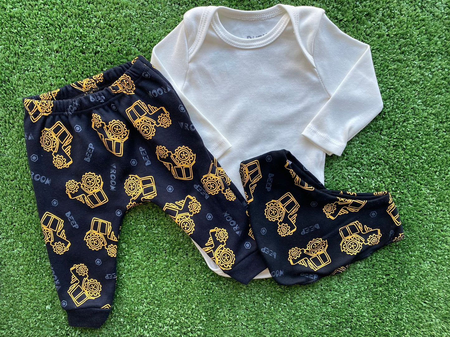 Conjunto Body Manga Longa com Calça e Babador