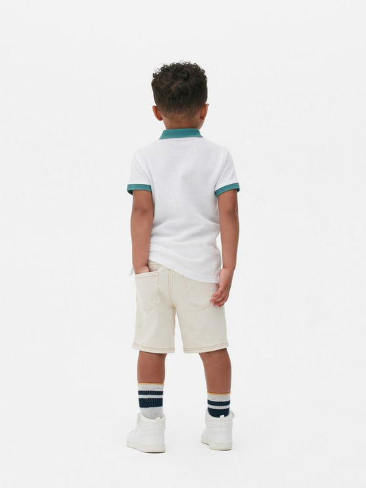Camiseta Polo Branca com a Gola Verde