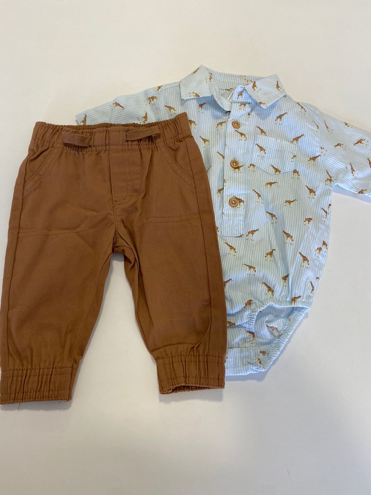 Conjunto Body Listrado Girafa e Calca Sarja Marrom