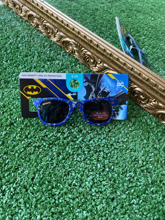 Oculos Batmam e Patrula Canina