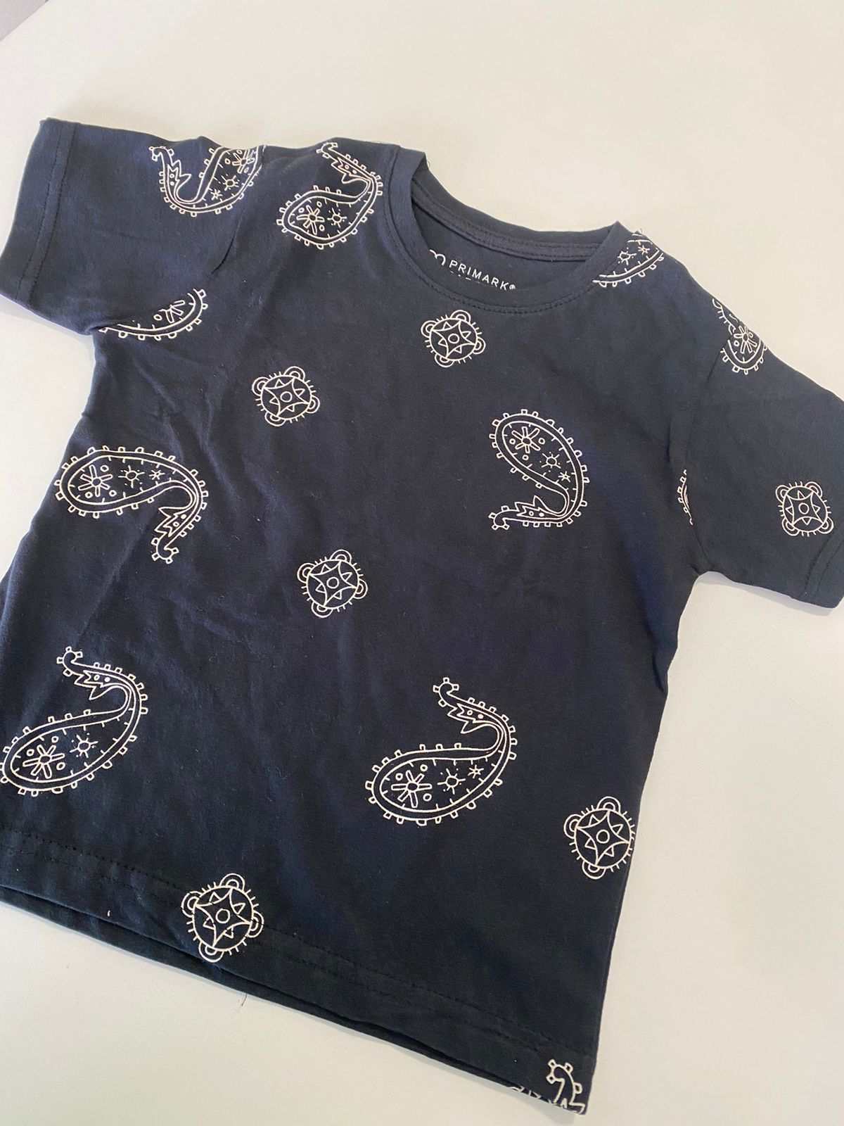 Camiseta Verde e Cinza e Preta Estampada