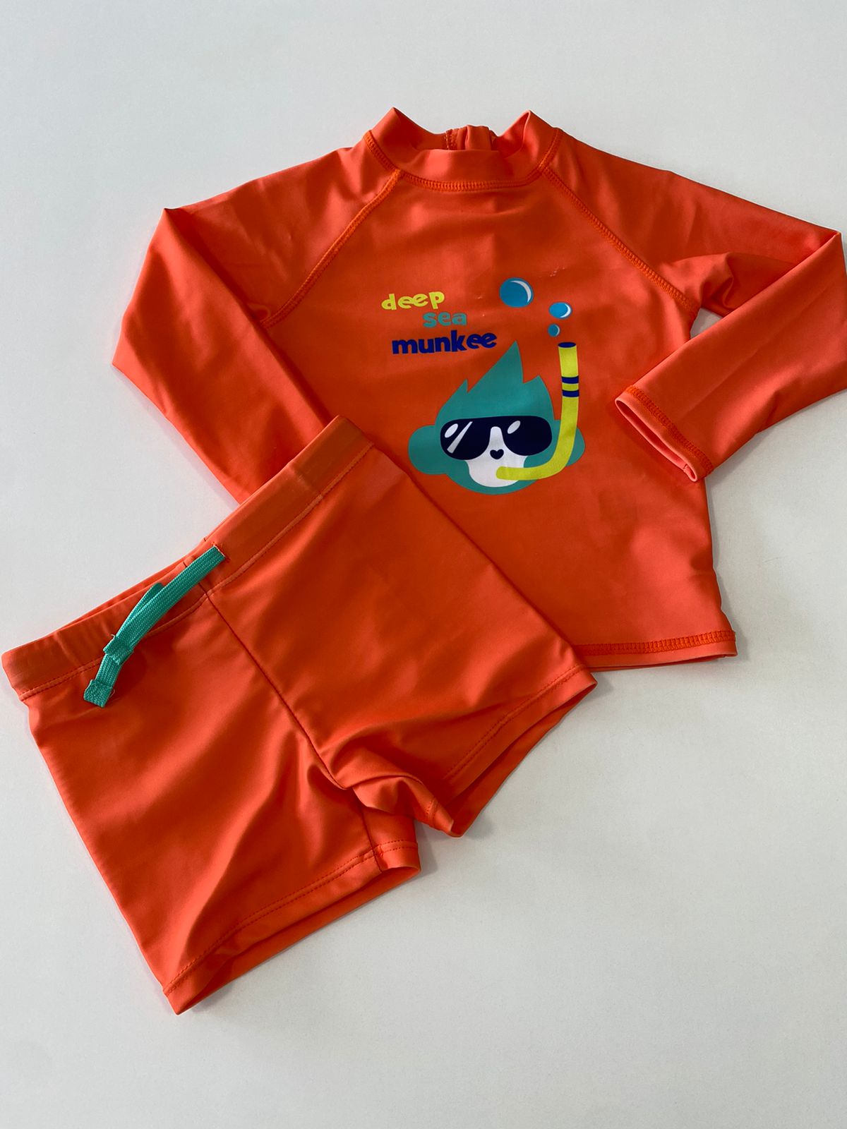 Conjunto Camiseta Manga Longa e Sunga