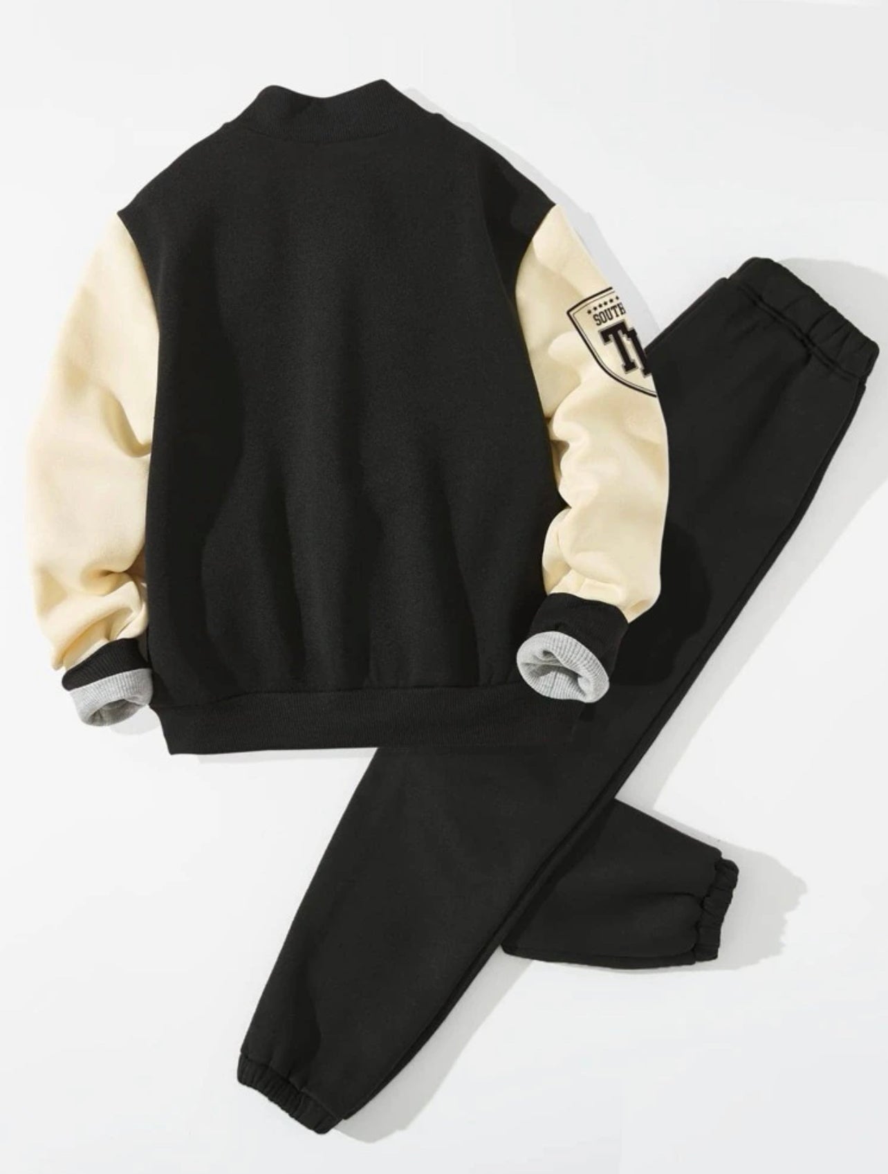 y Conjunto Preto com as Mangas Brancas