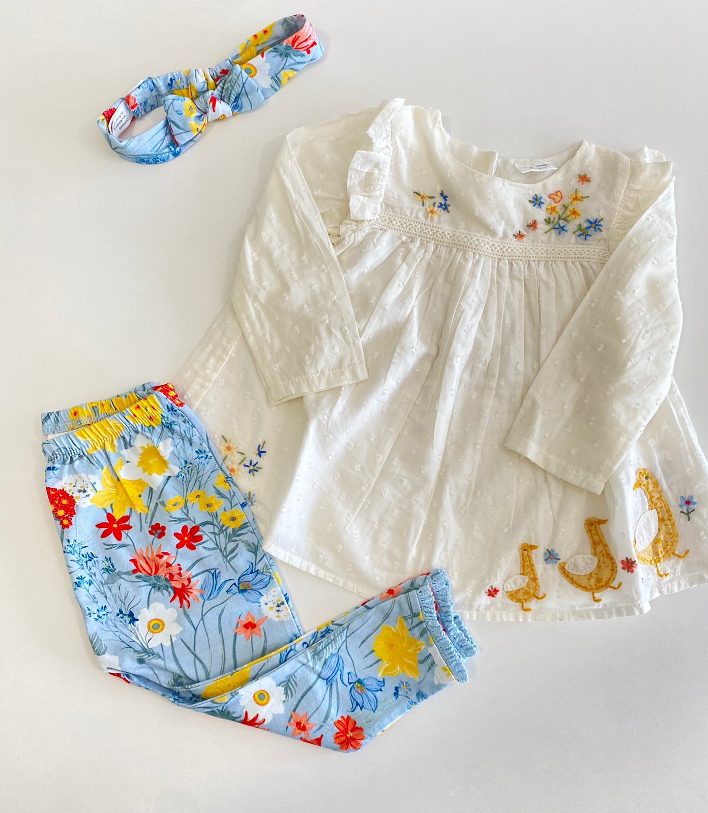 Y Conjunto Floral com Blusa Branca